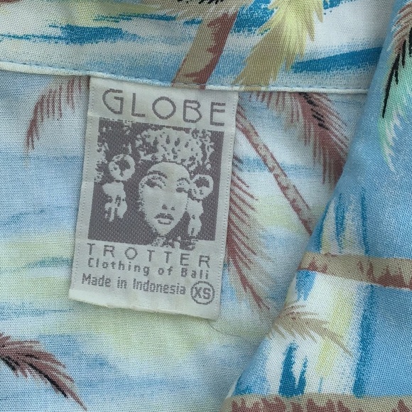 Hawaiian shirt and crop beaded pants - Picture 3 of 7